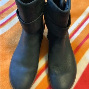 Black ankle Ecco leather winter boot